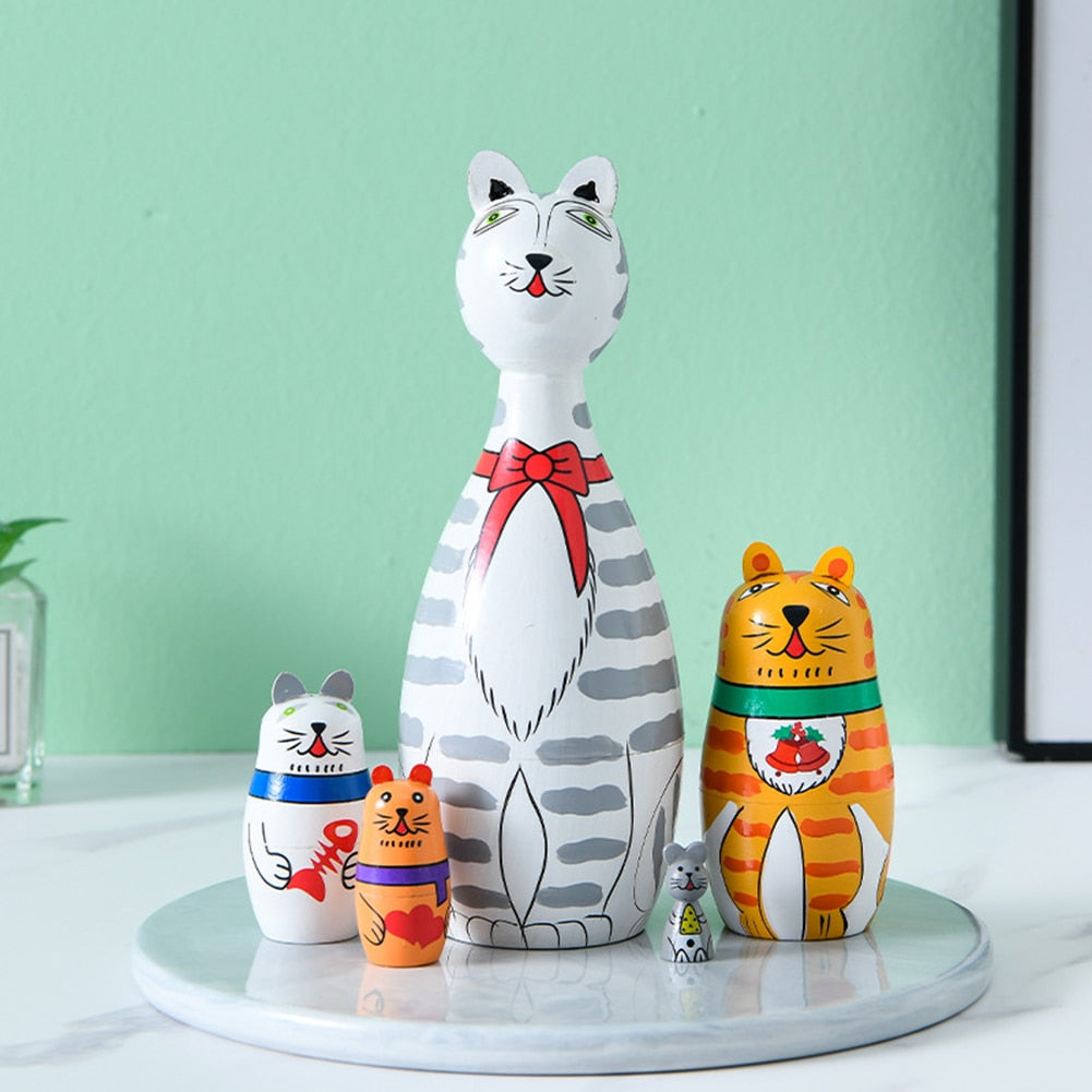 lindo juego de muñecas de anidación de gatos