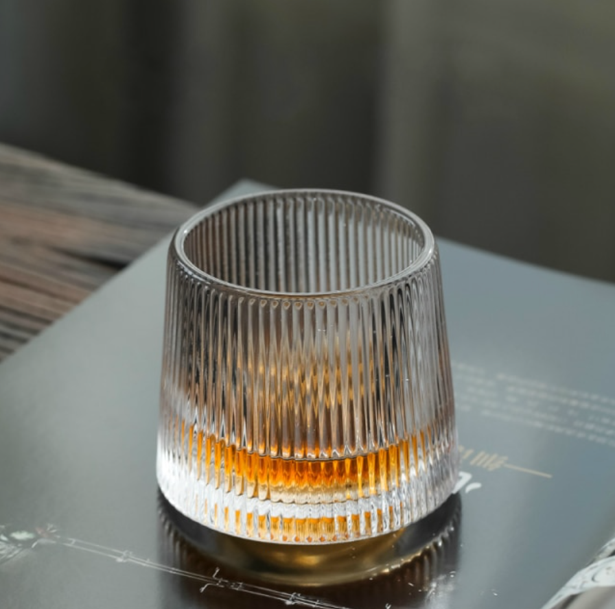 Elegant Rolling Whisky Glass