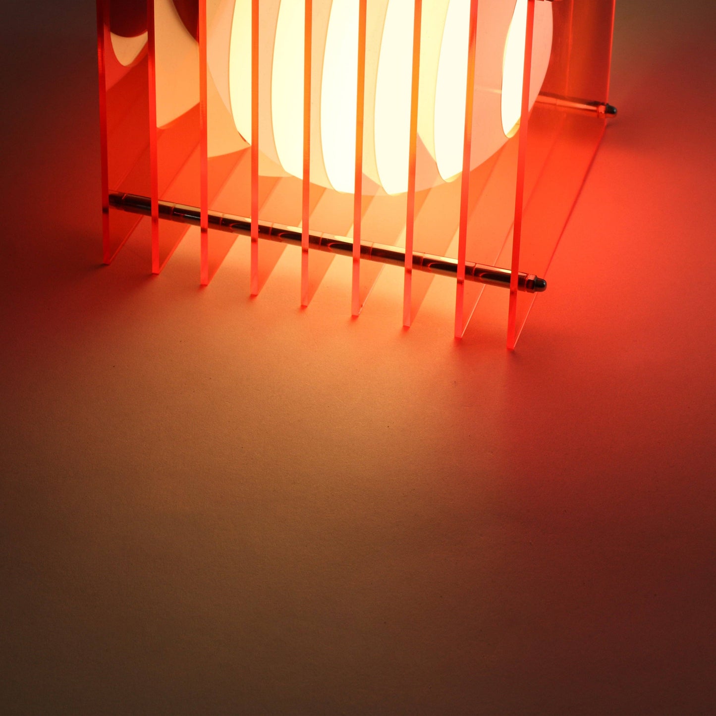 BANG Lớp Tray, Electric Pink Acrylic