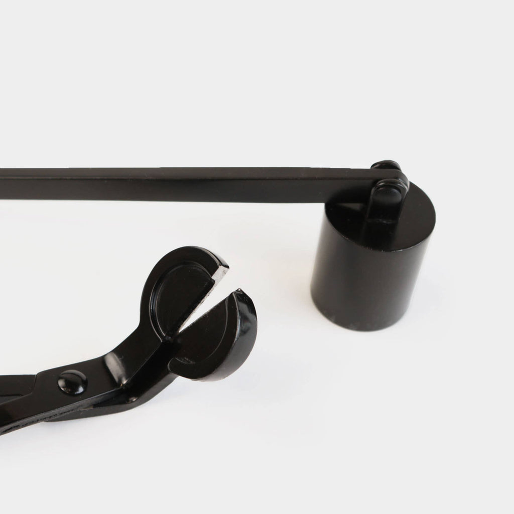 Close view of the trimmer blades and the bell of the snuffer in black steel