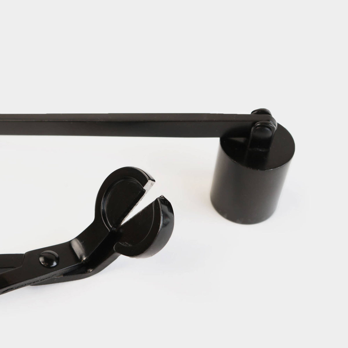 Close view of the trimmer blades and the bell of the snuffer in black steel