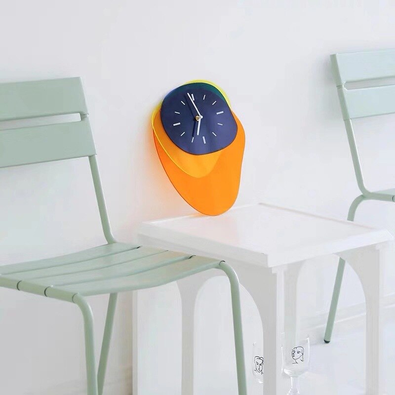 Reloj de pared surrealista posmoderno