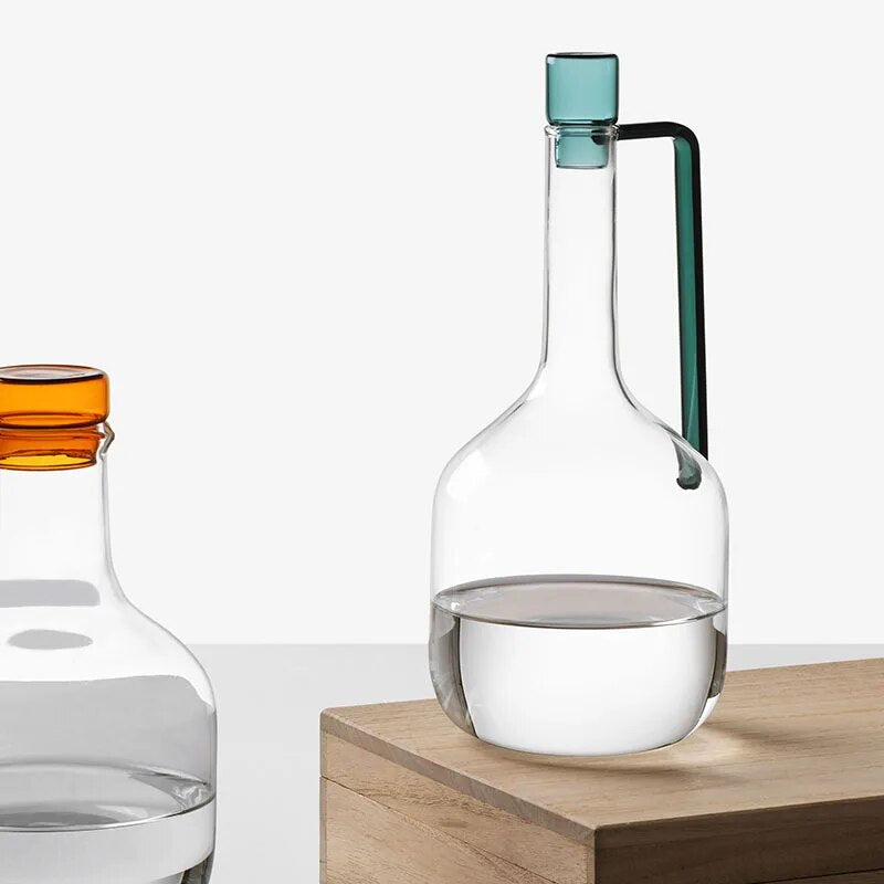 Elegantes y modernas garrafas de agua.