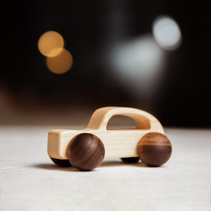 Divertidos coches de juguete de madera de haya para niños